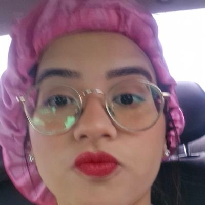 isapanetone's profile picture. um mix de sonhos grandes e preguiça infinita