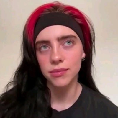 urbeggingfor's profile picture. i’m still so blue