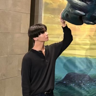 twice_blue25's profile picture. 04 enfp 180cm