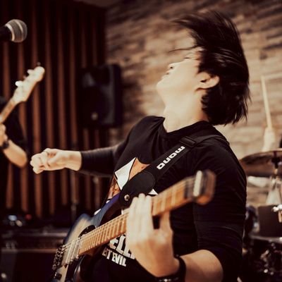 Masanrodeo0208's profile picture. 仲介者(INFP-A)｜ギター歴17年(倍音フェチ)｜
バンド(マネジメント所属)｜
アカペラ(BBP4期/低音/@BataFRee_BBP
@BBP_aiko)｜
DAW｜作曲｜筋トレ｜スキンケア｜ガジェット｜YouTube
キャッチー・メロディアス・テクニカルな音楽が好きです🎸