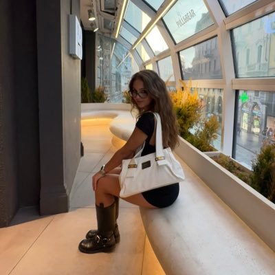 eevacalero_'s profile picture. 