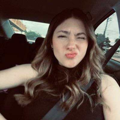 lauracommxx's profile picture. ⋆｡˚♡⋆｡