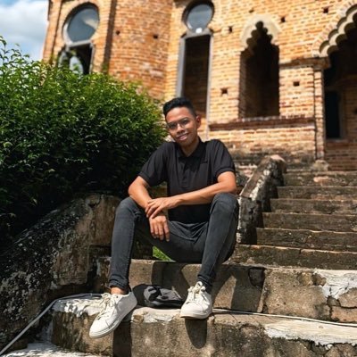 fizzdeen17's profile picture. tech nerd with a sprinkle of design