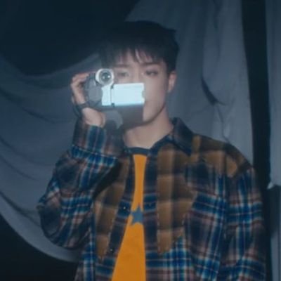 hallaboong's profile picture. easy breezy vibe vibe