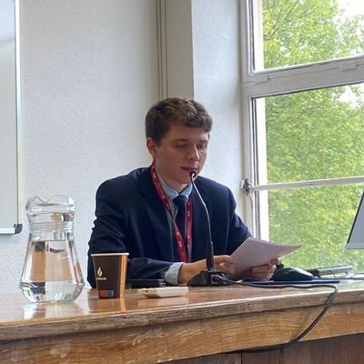 Sirwenceslao's profile picture. 🎼📖
-Vires acquirit eundo-
Historia UV 
CPMV 🪈