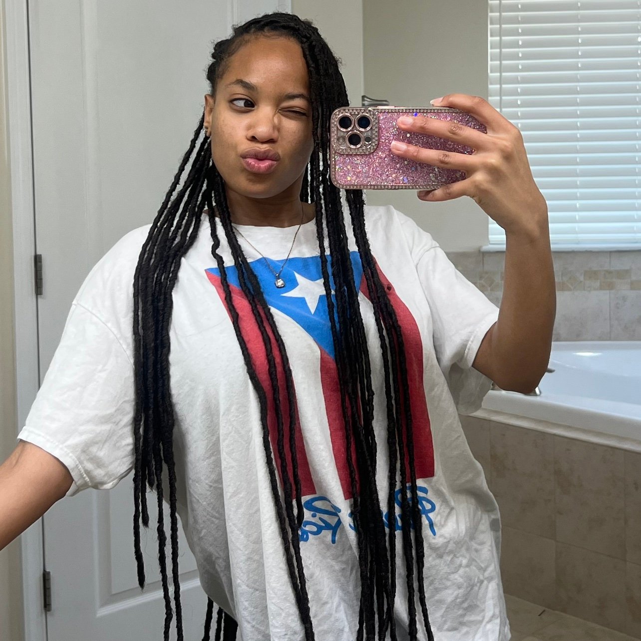 sydneyalex_is's profile picture. 