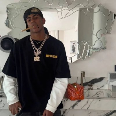 crownkoren's profile picture. //Finding peace and making money//nothing else really matters ..@culer💙❤️💯