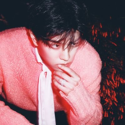 lorennamaldades's profile picture. eu e o stray kids debaixo da coberta vendo isso. #burnintires
#bleep