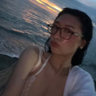 amxumali's profile picture. 