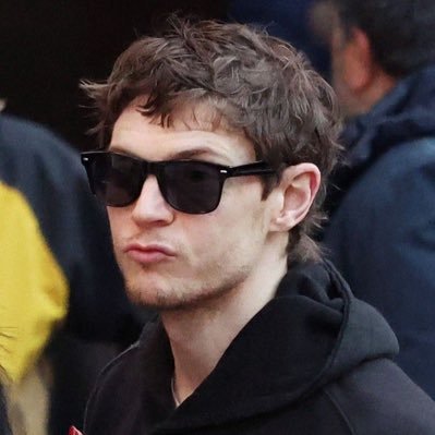 szawice's profile picture. my angel. flung out of space. @momogls