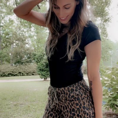 _reneerichards_'s profile picture. Married Vixen/Hotwife🍍Full Time Mom🥰Animal Lover🐶Outdoor Enthusiast🌻 Follow me & click the link⬇️⬇️⬇️