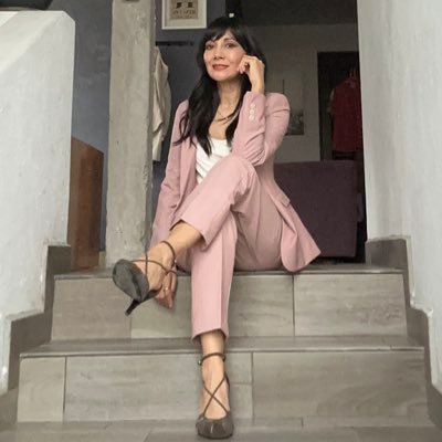 libelulario's profile picture. Todo movimiento es político.