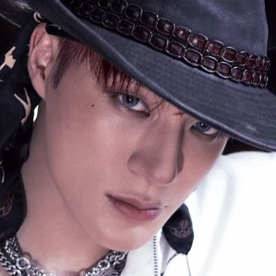 lapatheias's profile picture. he/him. rolplayer & videogames.⠀⠀⠀  ⠀⠀⠀⠀ #SVET: yo ya no sé si esto es slowburn o neverburn.