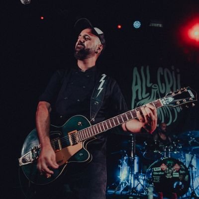 RikiTornado's profile picture. 🎸 @allcrupunkrock
🎸 @lostronchos