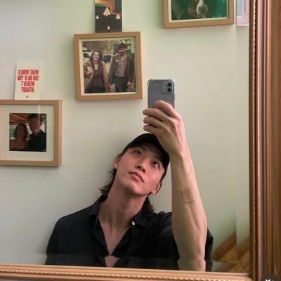 hiirofvcks's profile picture. Very provider, very protector, very obsessed, very calm, very tall & afraid of Annie Shimizu Yanagida.