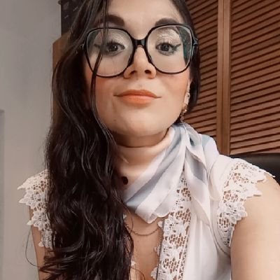 Solecinni's profile picture. •Otoño eterno e hija del invierno. 🍂🧣 
• Más rara que hippie.
•No estoy solo, solo es mi intención.. 🎶
•Café, poesía, música & series.
•Gon.𖹭