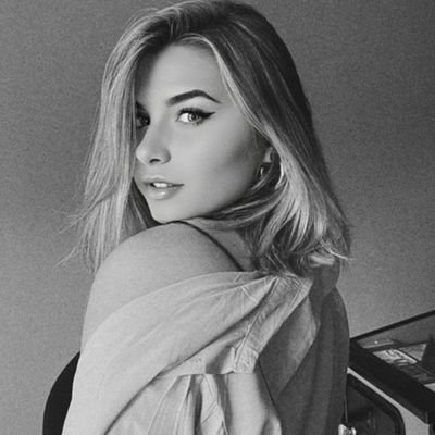 VenusssLand's profile picture. ► Kendi halinde bir insan . . .