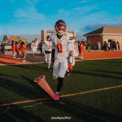 WillieBrown27's profile picture. 6”1 170bs Sexton high school "27 Wr:🏈 🏀Sg/SF Gpa 3.5Student athlete Email: Pickmanwillie21@gmail.com: 5173027427 @instagram:: Willietooshiftyy