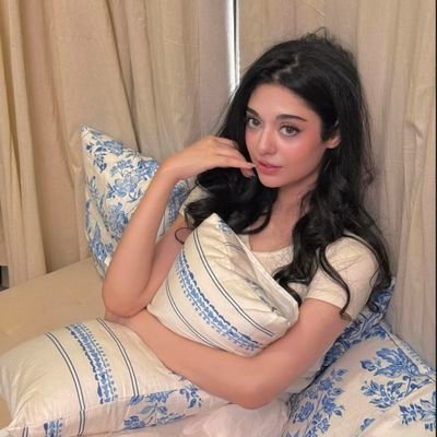 Shanzay_96's profile picture. 𝑻𝒆𝒂𝒄𝒉𝒊𝒏𝒈 𝒕𝒉𝒆 𝒂𝒓𝒕 𝒐𝒇 𝒍𝒂𝒏𝒈𝒖𝒂𝒈𝒆 & 𝒍𝒊𝒕𝒆𝒓𝒂𝒕𝒖𝒓𝒆 💌 𝑳𝒐𝒗𝒆𝒓 𝒐𝒇 𝒂𝒍𝒍 𝒕𝒉𝒊𝒏𝒈𝒔 𝒂𝒓𝒕 & 𝒂𝒆𝒔𝒕𝒉𝒆𝒕𝒊𝒄 I ꜱᴇʟᴇɴᴏᴘʜɪʟᴇ 🌕