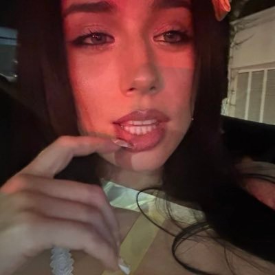 alainacastillo5's profile picture. love language : sending u music