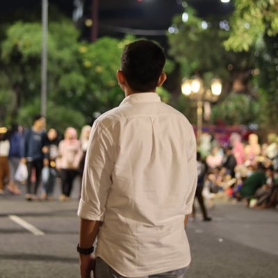 estechmanies's profile picture. isinya sambat doang