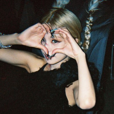 yejibissexual's profile picture. carpe diem