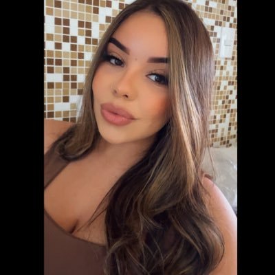 claragloria_'s profile picture. viva, contraditória e celeste. | memórias não póstumas em 280 caracteres. @cruzeiro 💙