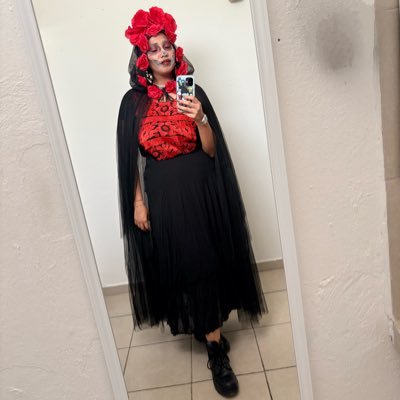 taniamerodio's profile picture. Adicta a los libros de Dan Brown | Obsesionada con los relojes Casio | Tocino,Bailey,Coco & Oreo 🐶❤️