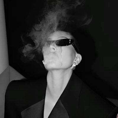 honeyyydrew's profile picture. 