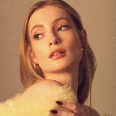 whistlequill's profile picture. 