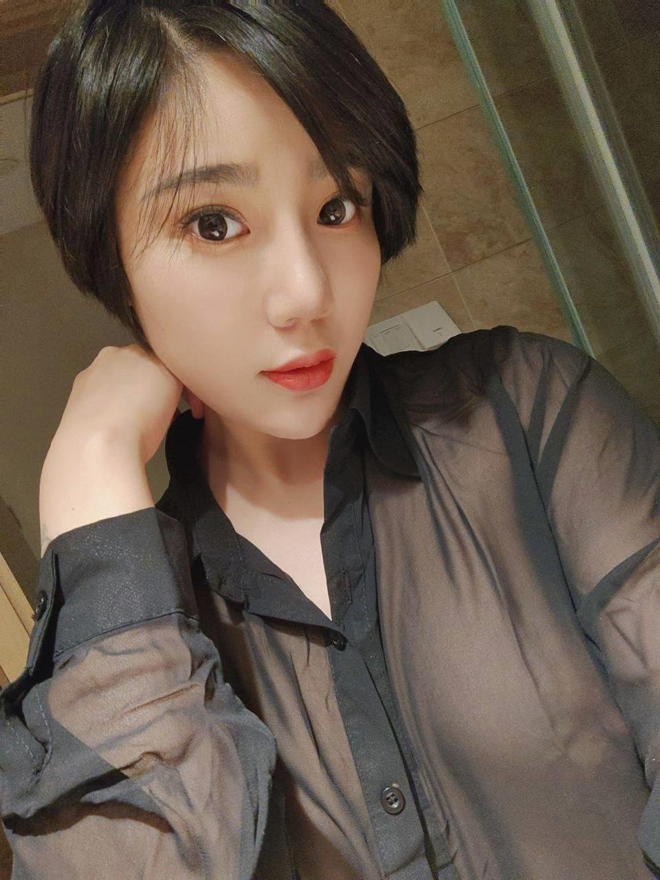 fsfhi76794933's profile picture. 我的床不大不小，我们一起睡觉刚刚好。