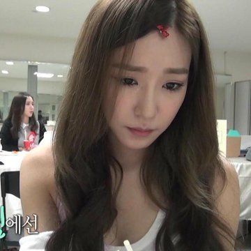 liuvpoems's profile picture. a flower bookmark by iu | 21 | design 4/8