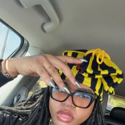 onyxbaudelaire's profile picture. i’m everywhere and nowhere…