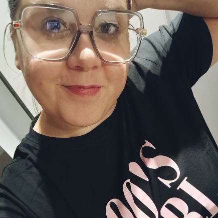 madzik198912's profile picture. 