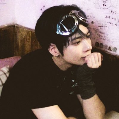 staeling's profile picture. moagene (mainly txt) 💌  . . . i go to you @suntyuni ; the local unhinged taegyu truther + heewon lover ୨୧˚ @tubatofu for the real ones