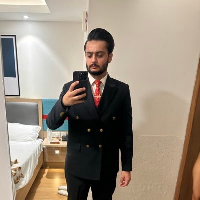 piercingthefog's profile picture. A wine sommelier, a dad to 3 doggos, a bit of a writer, a die hard MUFC supporter and a lover of sunset porn.