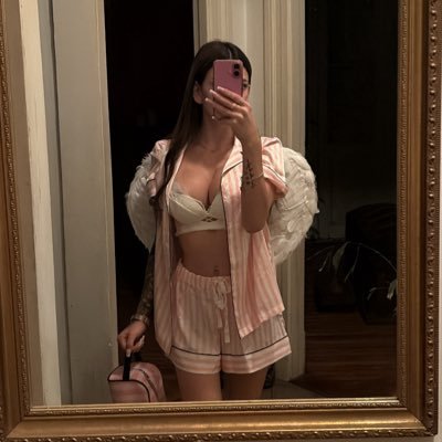 Sselruiz's profile picture. Model & goddess 🎀 Lifestyle + moda + viajes | 🐱✨ Throne👇🏻