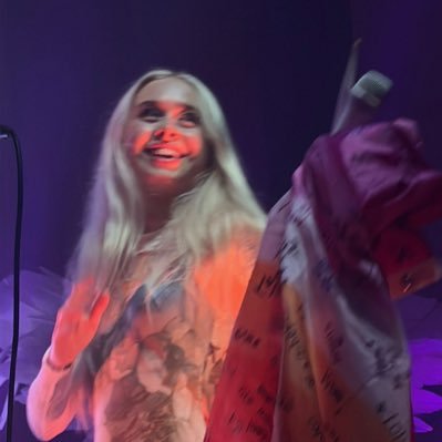 woeismollyy's profile picture. probably known as watford molly or the heaven flag girl.  | hold your breath and take it slow 🎶