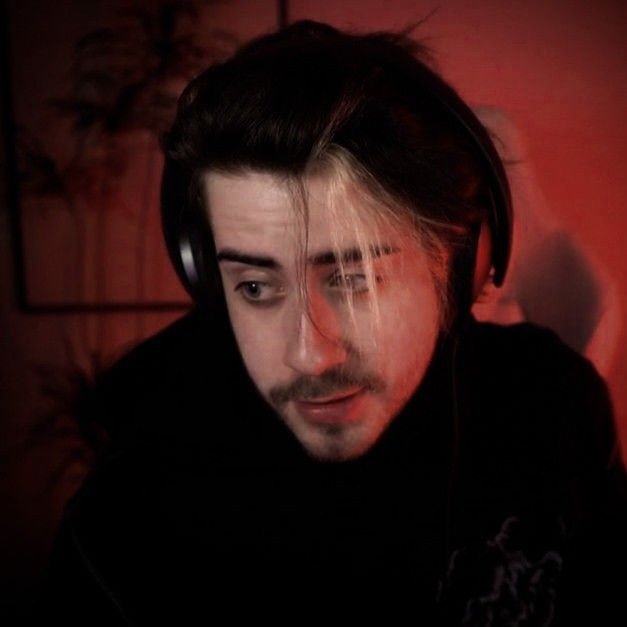 gootulis's profile picture. 🩸  ⊹    ֵ ꮚ    ﹙✩ ⋆ ｡土𖦹° ･ ★﹚                                                                                     tudo começa pelo sangue  .ᐟ⠀𝆹