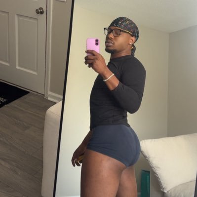 getyostatsup's profile picture. UNTOUCHED & UNFUCKED 🤒