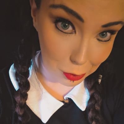 vampycandy's profile picture. 36 tattooed & pierced, gamer, music lover 
she/her/they 🖤💀 
Xbox & ps4: vampycandy420 feel free to add me💀🤘🏻 I have bpd, poss bipolar & I have cptsd ❤