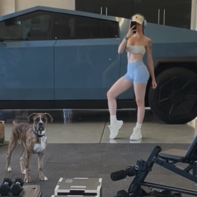 BodyxVictoria's profile picture. voted most likely to be walking my dog 🐾