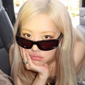 rvsiegrl's profile picture. jurídico jennie kim