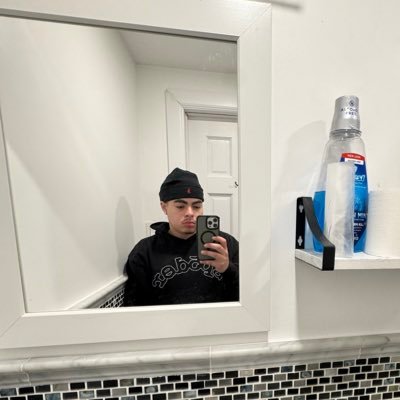 xMakery's profile picture. 16k + Subs on @Youtube l @Twitch Affiliate I https://t.co/9ji8OpwFfN I             All Business Inquires: Makerybusiness@gmail.com 🇩🇴