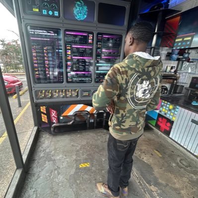 kwasothagod's profile picture. MAKE IT HAPPEN 🇻🇮🇦🇮