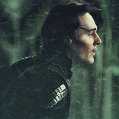 reyzarzi's profile picture. 18 | she/they | 🇬🇧 | tom hiddleston, marvel, media. | artist/aspiring producer