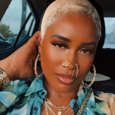 NUBIANFROMTHE9's profile picture. a muse in solitude ༯ ✍🏾💭 𝑒𝓋𝑒𝓇𝓎𝓉𝒽𝒾𝓃𝑔 𝒸𝑜𝓂𝑒𝓈 𝒶𝓃𝒹 𝑔𝑜𝑒𝓈