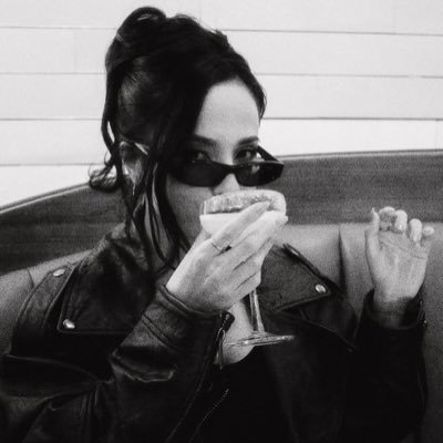 LustrousSin's profile picture. What a mesmerizing, paralyzing, fucked-up little thrill ❦ Let me be the one feeding your hunger, @BloodDowry. 💋