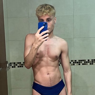 FacuAmix's profile picture. Soy ese compañero de la facu que tiene un perfil XXX. Mi aporte son fotos sin camiseta y mandar fruta! 🔥🤓