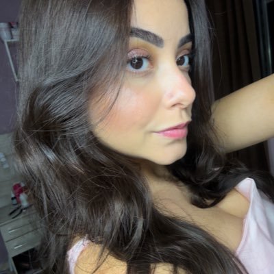 mandacristine's profile picture. a scrawny motherfucker w a cool hairstyle 🦋 @harrystyles